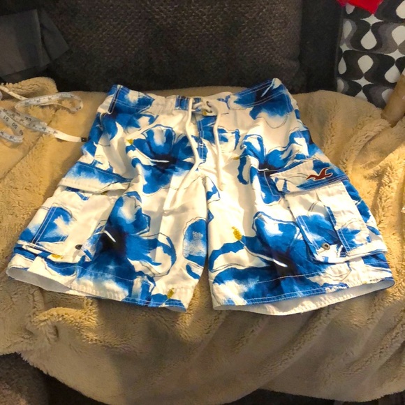 🔹4 for $30 Hollister Swim Trunks, size Medium - Picture 1 of 5